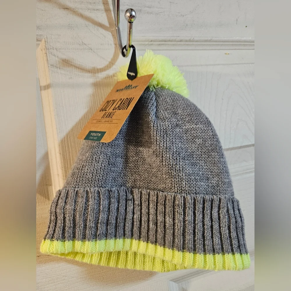 Northeast Outfitters Youth Cozy Colorblock Pom Pom Hat: GRAY: NEW WITH TAGS: OS